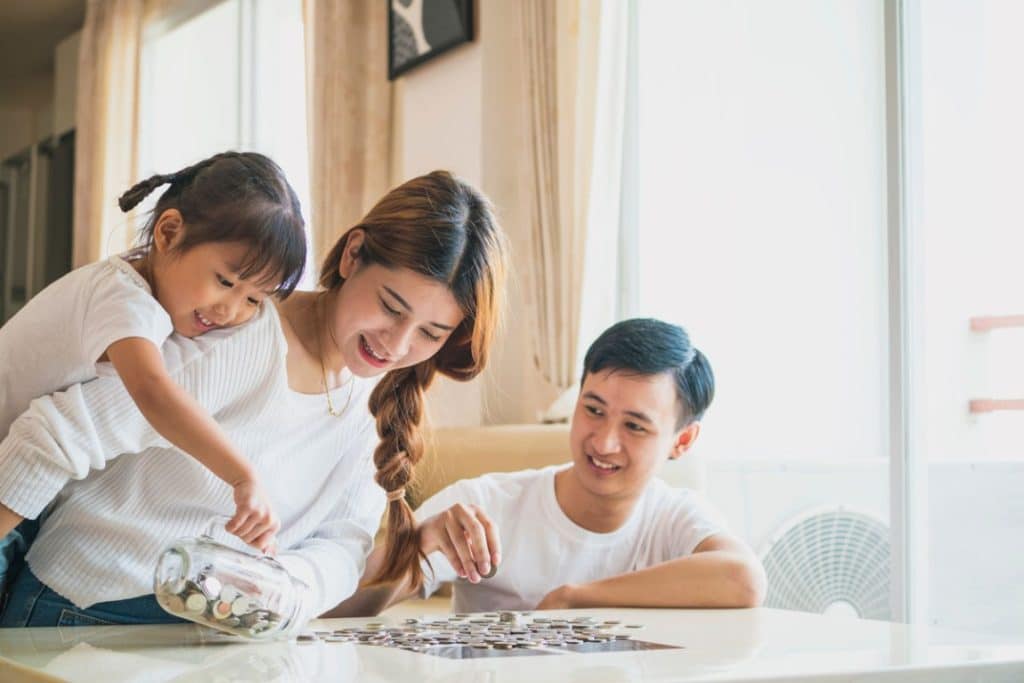 Raise Financially Savvy Kids With These Family Finance Tips